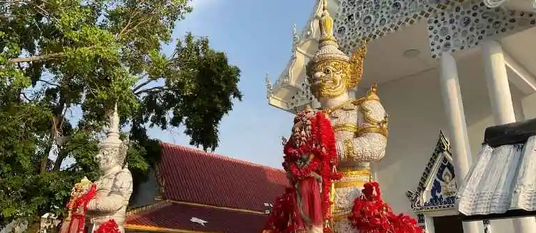 Explore Thailand by Train - Glamping Fanatics Explore Thailand by Train